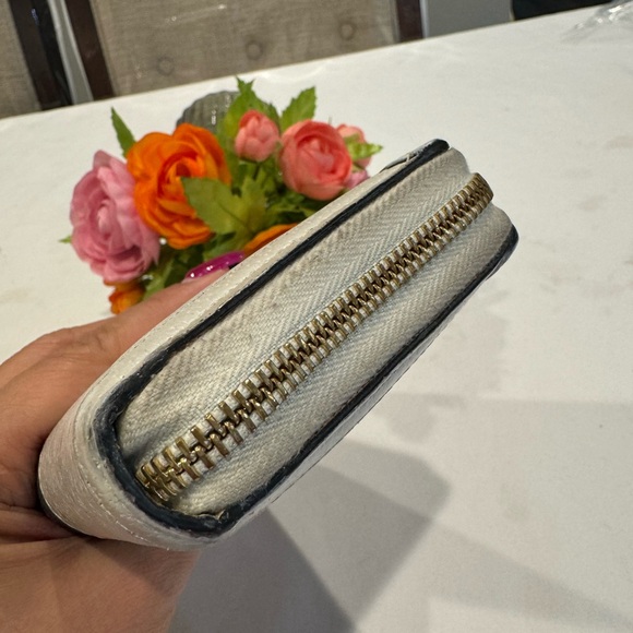 Authentic Gucci zippy wallet - Picture 11 of 11